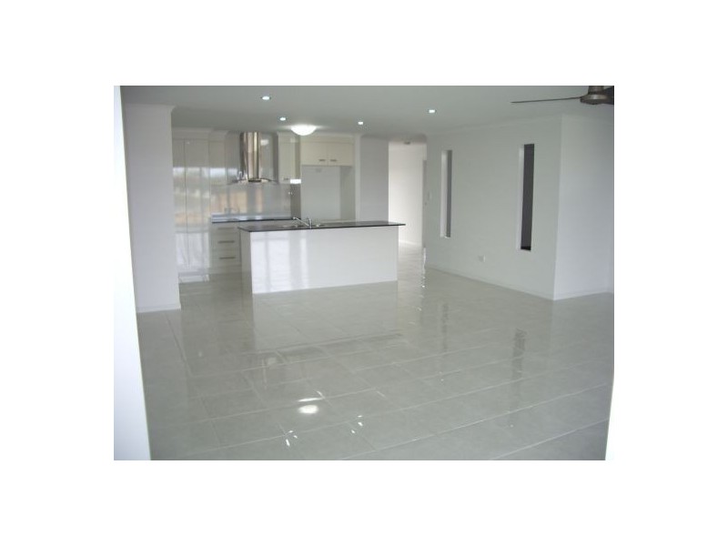 98 Bounty Circuit, Eli Waters QLD 4655