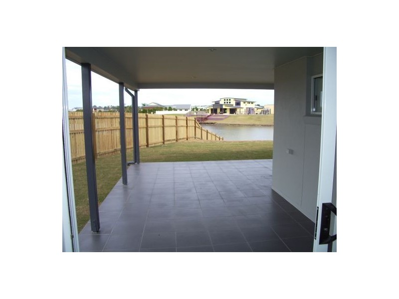 98 Bounty Circuit, Eli Waters QLD 4655