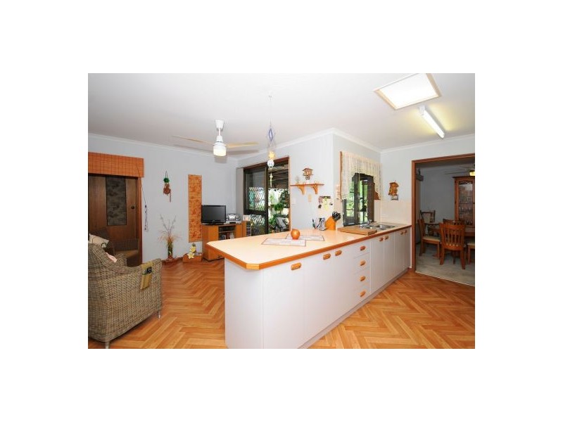 24 Gibbs, Urangan QLD 4655