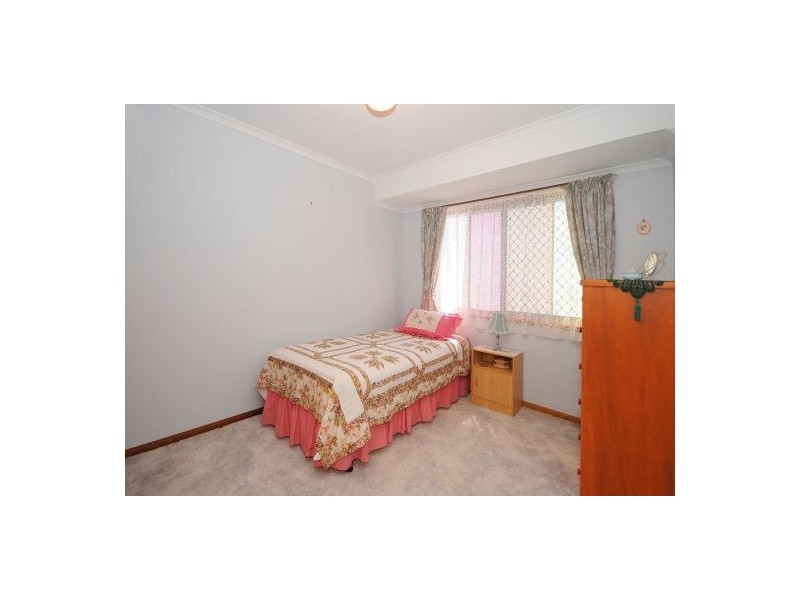 24 Gibbs, Urangan QLD 4655