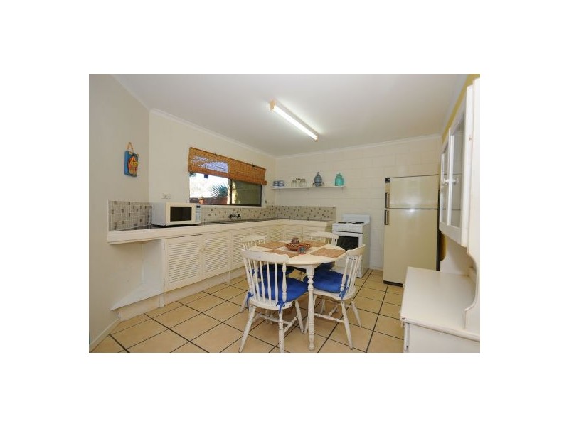 10 Hibiscus Street, Urangan QLD 4655