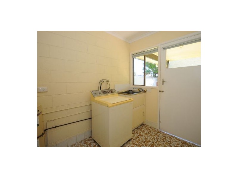 10 Hibiscus Street, Urangan QLD 4655