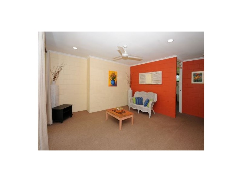 10 Hibiscus Street, Urangan QLD 4655