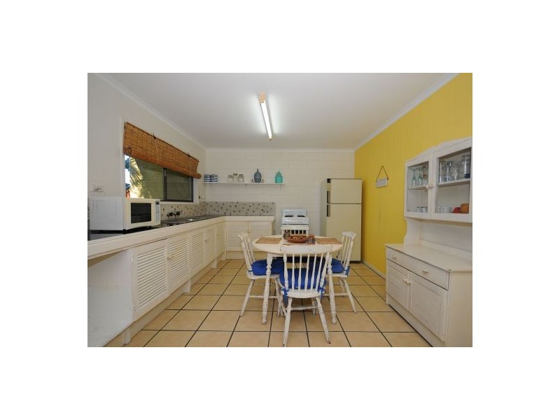 10 Hibiscus Street, Urangan QLD 4655