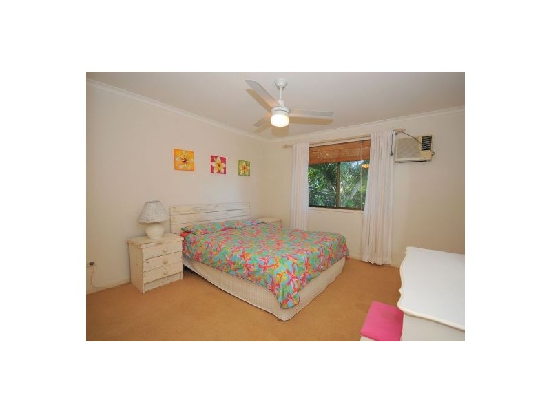 10 Hibiscus Street, Urangan QLD 4655
