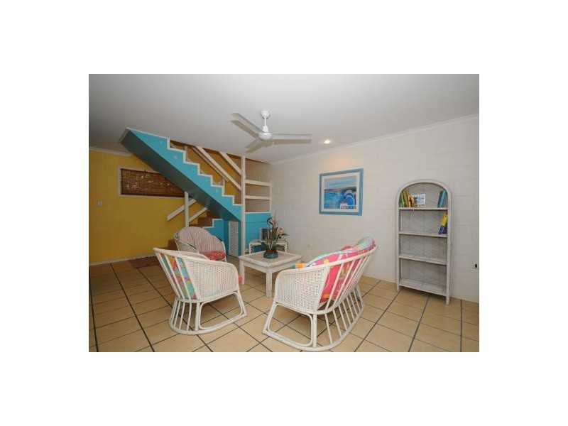 10 Hibiscus Street, Urangan QLD 4655