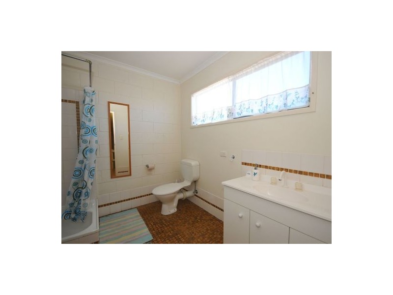 10 Hibiscus Street, Urangan QLD 4655