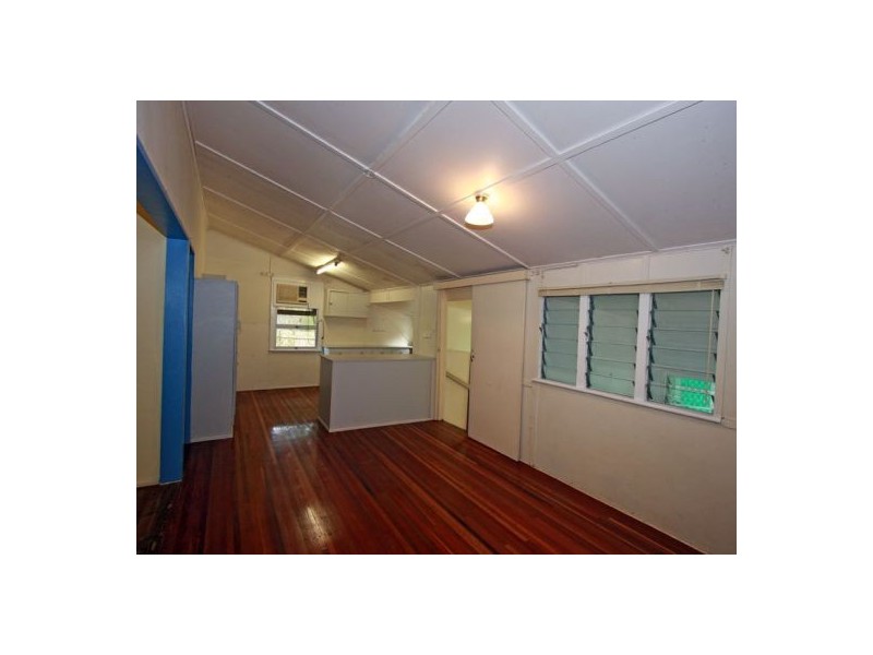 26 Kent Street, Urangan QLD 4655