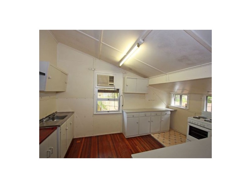 26 Kent Street, Urangan QLD 4655