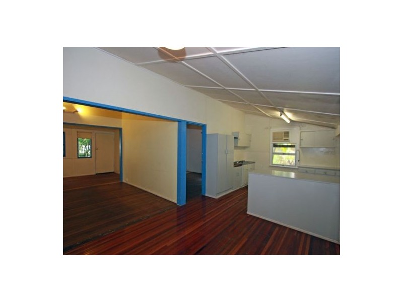 26 Kent Street, Urangan QLD 4655