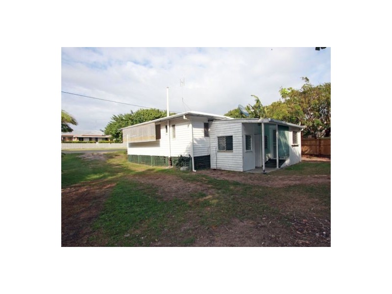 26 Kent Street, Urangan QLD 4655