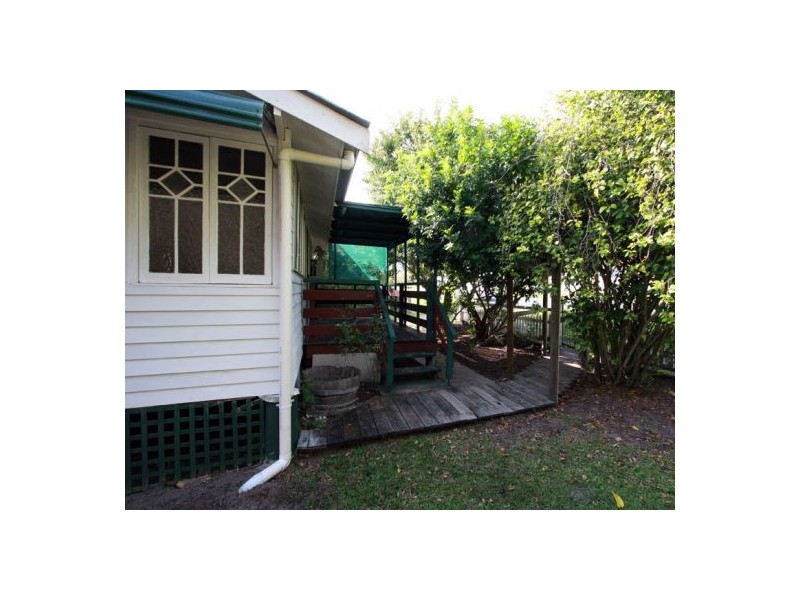 26 Kent Street, Urangan QLD 4655
