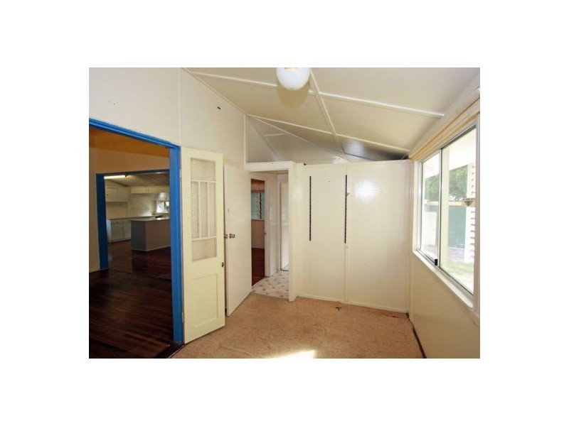 26 Kent Street, Urangan QLD 4655