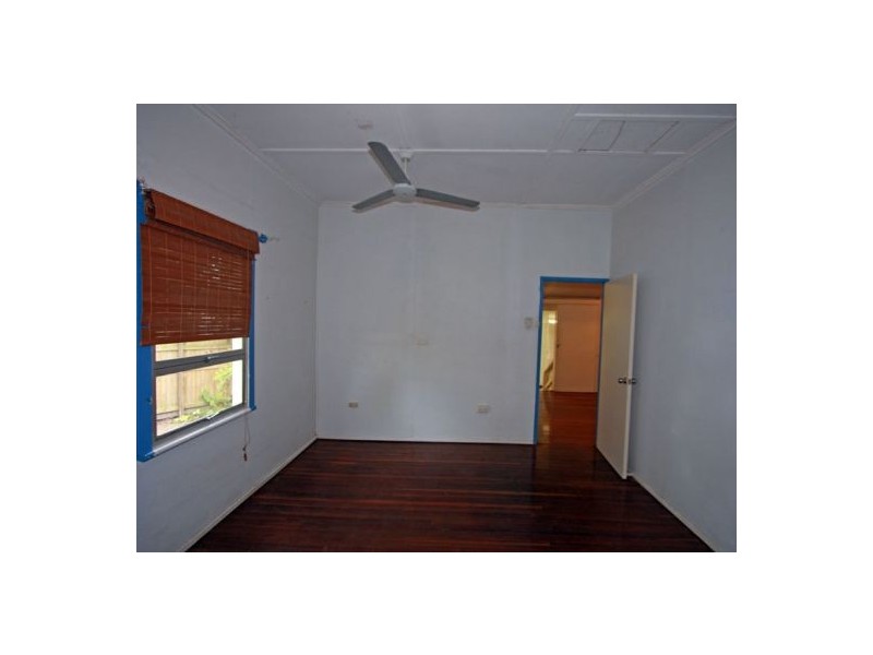 26 Kent Street, Urangan QLD 4655