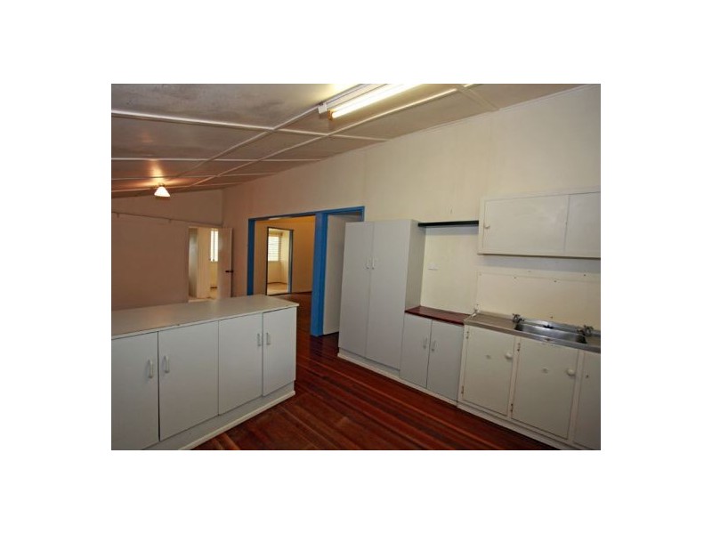 26 Kent Street, Urangan QLD 4655