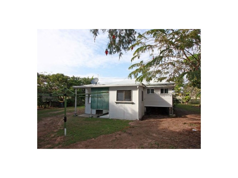 26 Kent Street, Urangan QLD 4655