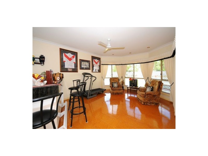 10 Senorita Parade, Urangan QLD 4655