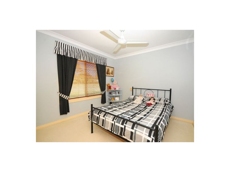 10 Senorita Parade, Urangan QLD 4655