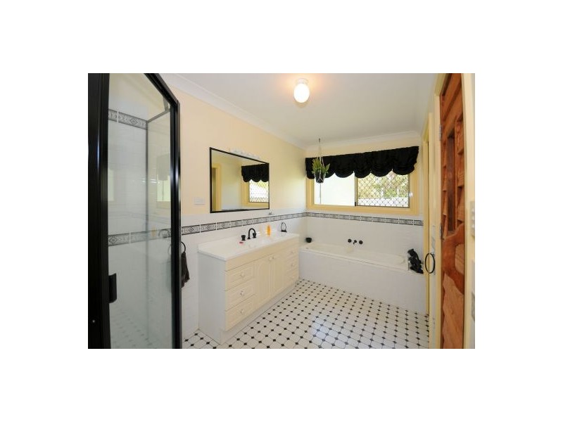 10 Senorita Parade, Urangan QLD 4655