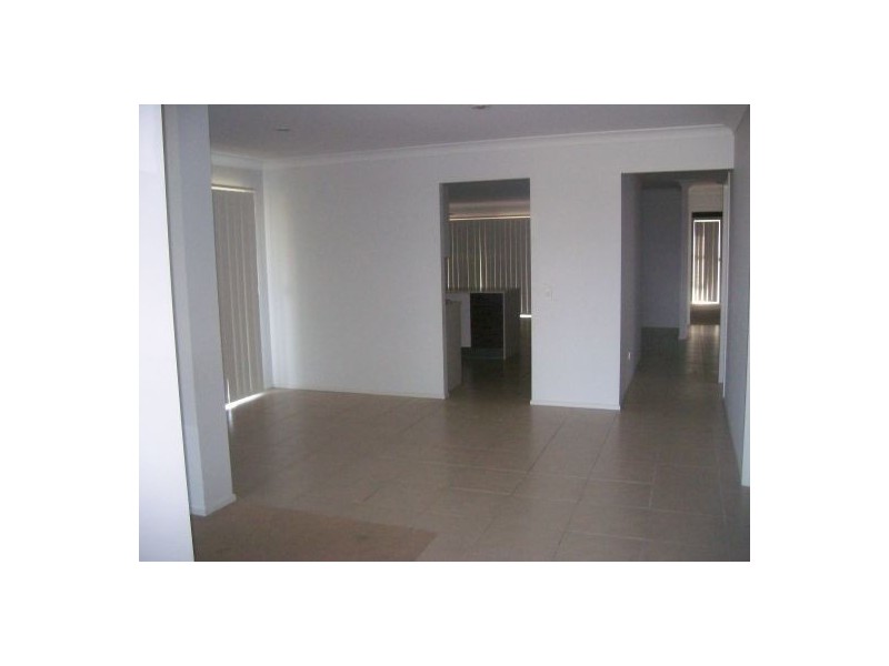 25 Earl St Vincent Circuit, Eli Waters QLD 4655