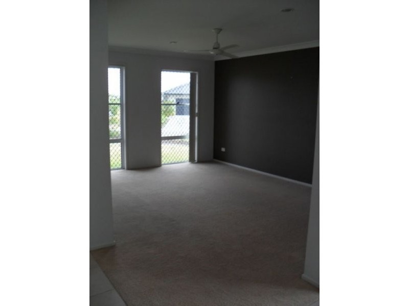 25 Earl St Vincent Circuit, Eli Waters QLD 4655