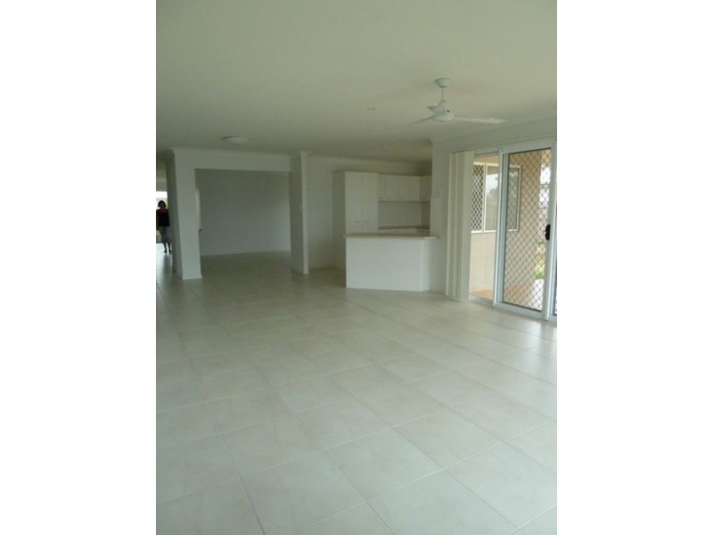 6 Clearwater Cres, Toogoom QLD 4655