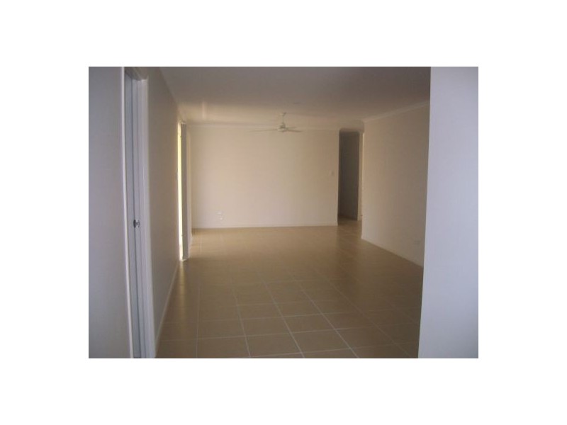 10 Jewel Court, Urangan QLD 4655