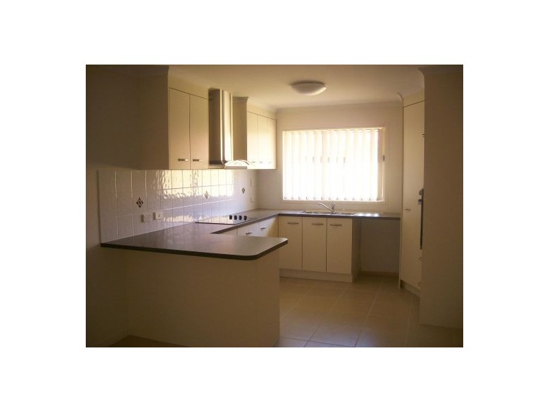 10 Jewel Court, Urangan QLD 4655