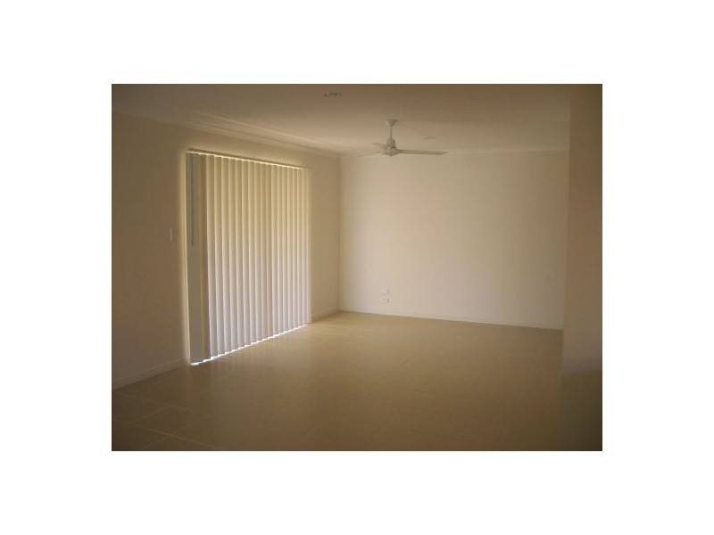 10 Jewel Court, Urangan QLD 4655