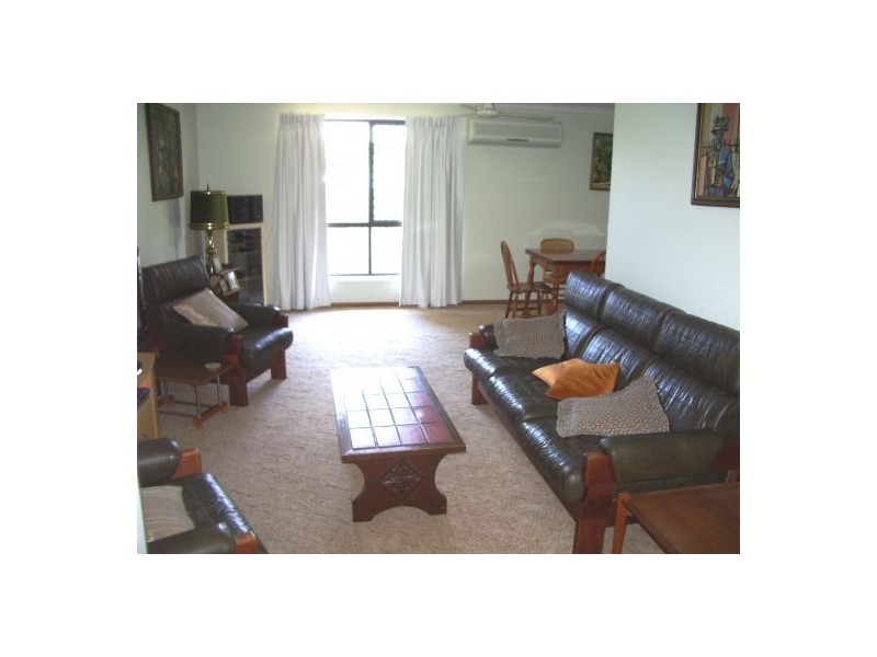 32 Bideford Street, Torquay QLD 4655