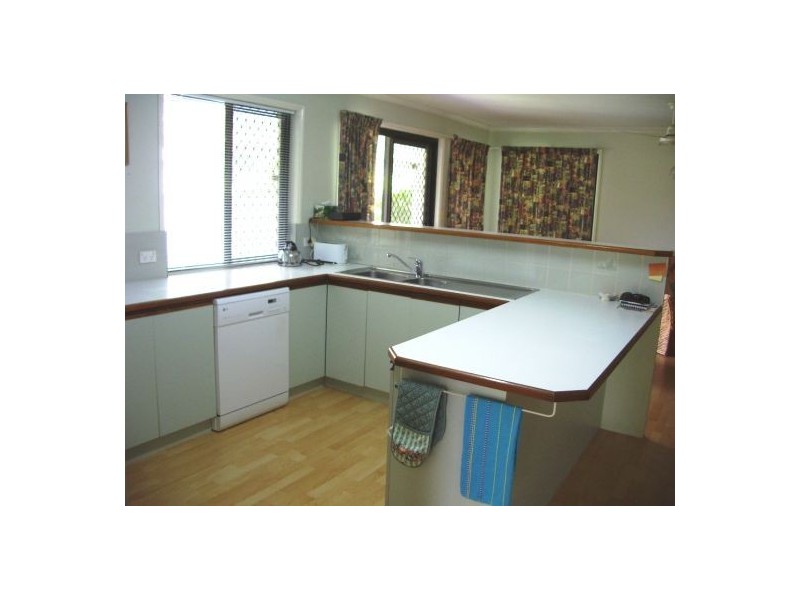 32 Bideford Street, Torquay QLD 4655