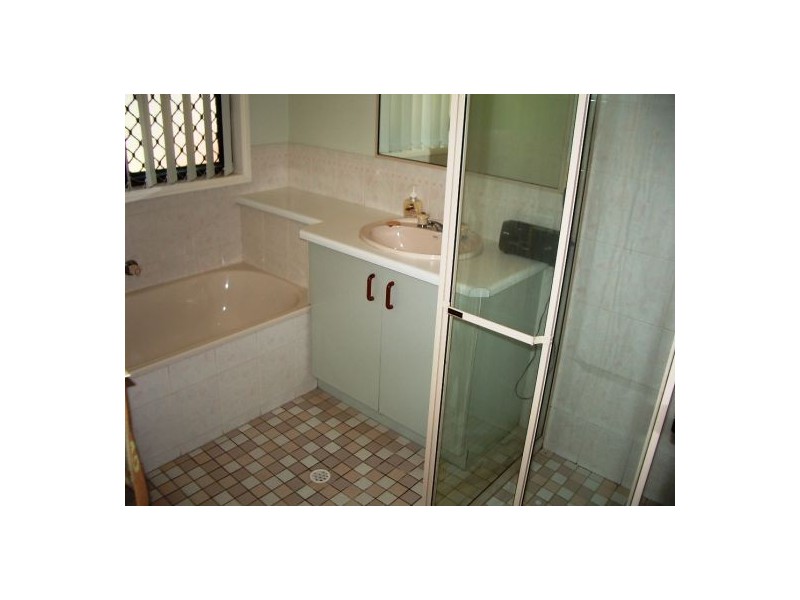 32 Bideford Street, Torquay QLD 4655