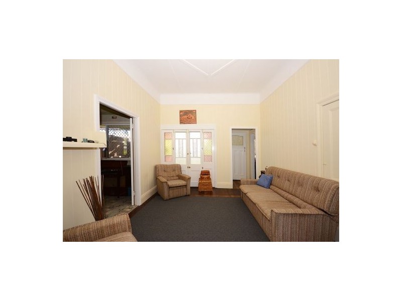 16 Arthur Street, Urangan QLD 4655