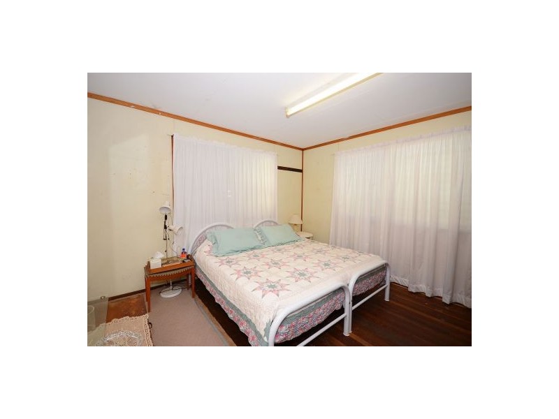 16 Arthur Street, Urangan QLD 4655