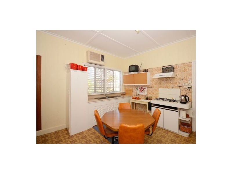 16 Arthur Street, Urangan QLD 4655