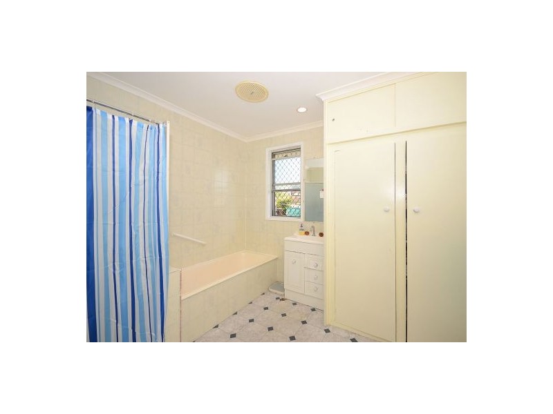 16 Arthur Street, Urangan QLD 4655