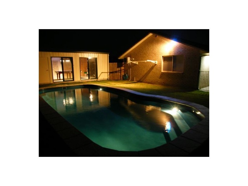 6 Twolyn Street, Urangan QLD 4655