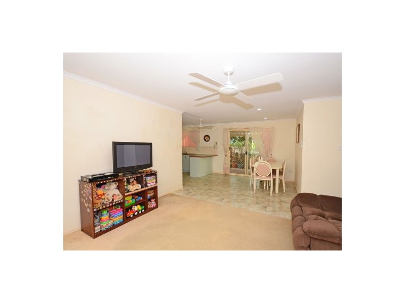 6 Twolyn Street, Urangan QLD 4655