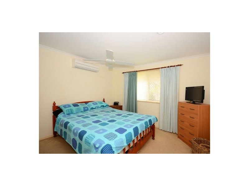 6 Twolyn Street, Urangan QLD 4655