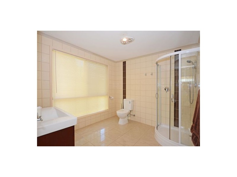 6 Twolyn Street, Urangan QLD 4655