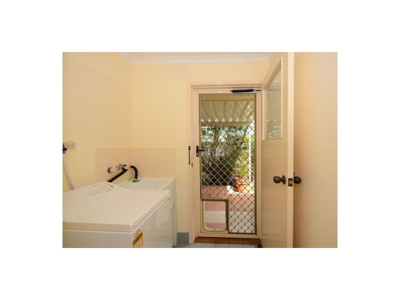 6 Twolyn Street, Urangan QLD 4655