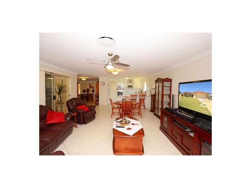 5 Adam Court, Urangan QLD 4655