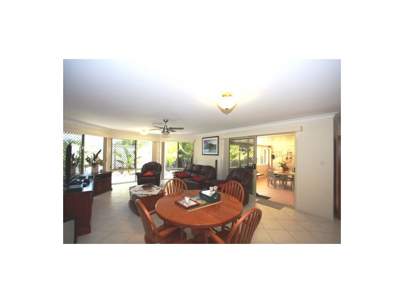 5 Adam Court, Urangan QLD 4655