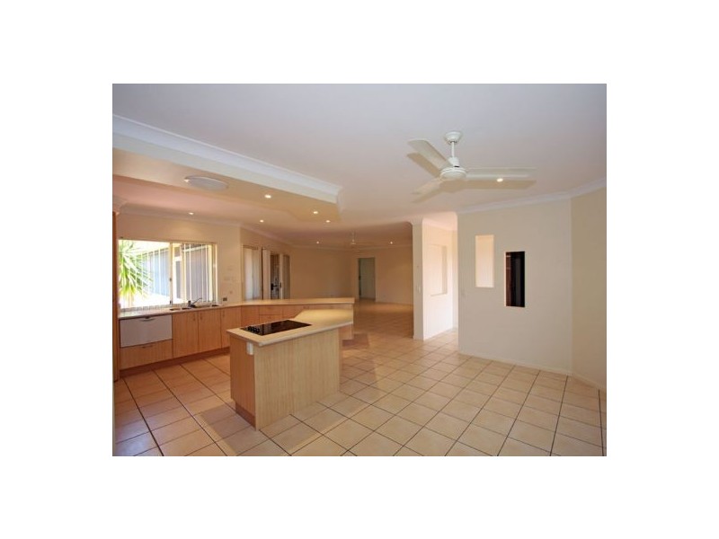 3 Adam Court, Urangan QLD 4655