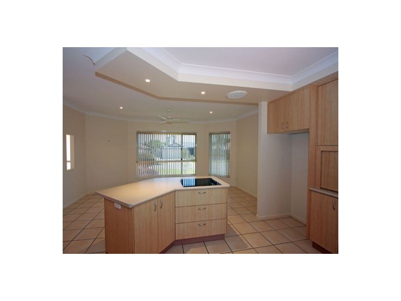 3 Adam Court, Urangan QLD 4655