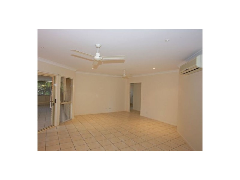 3 Adam Court, Urangan QLD 4655