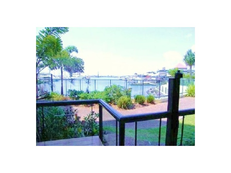 109 Buccaneer Avenue, Urangan QLD 4655