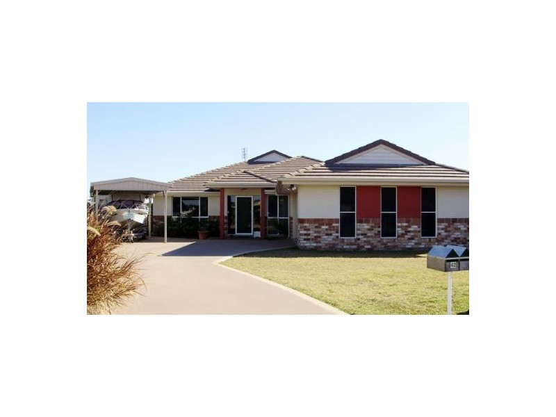 42 Earl St Vincent Cct, Eli Waters QLD 4655