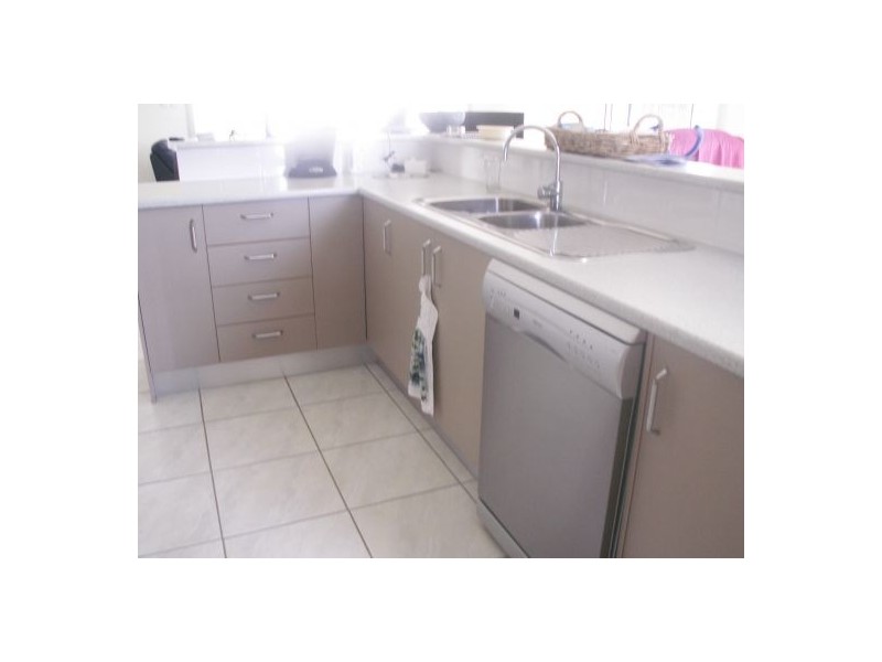 42 Earl St Vincent Cct, Eli Waters QLD 4655