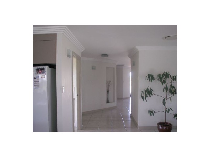 42 Earl St Vincent Cct, Eli Waters QLD 4655